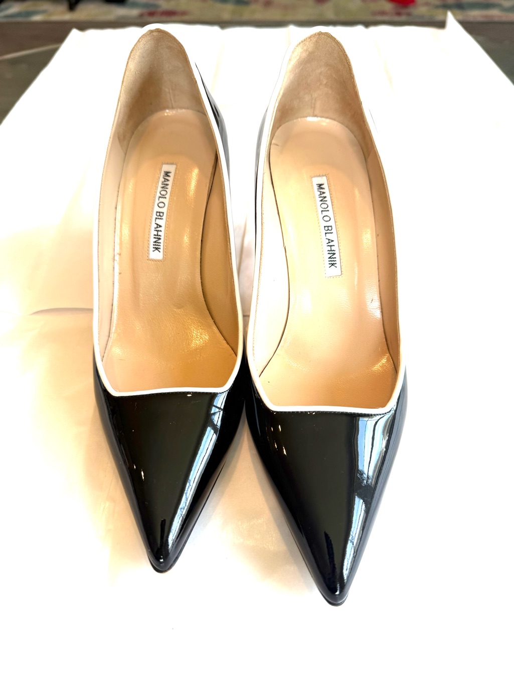 Manolo Blahnik Black Patent Pointed Toe Pumps With White Trim Size 38.5